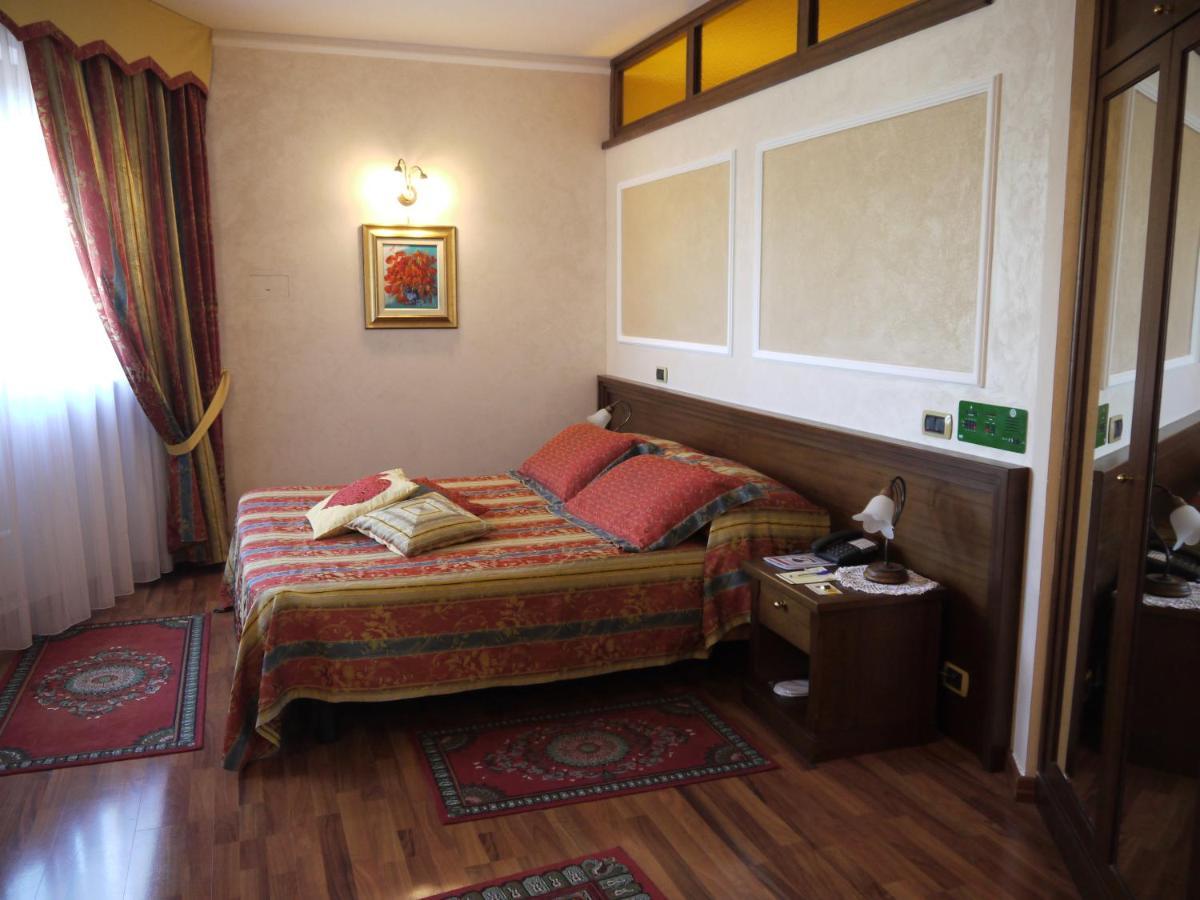 Hotel La Ruota Pianfei エクステリア 写真