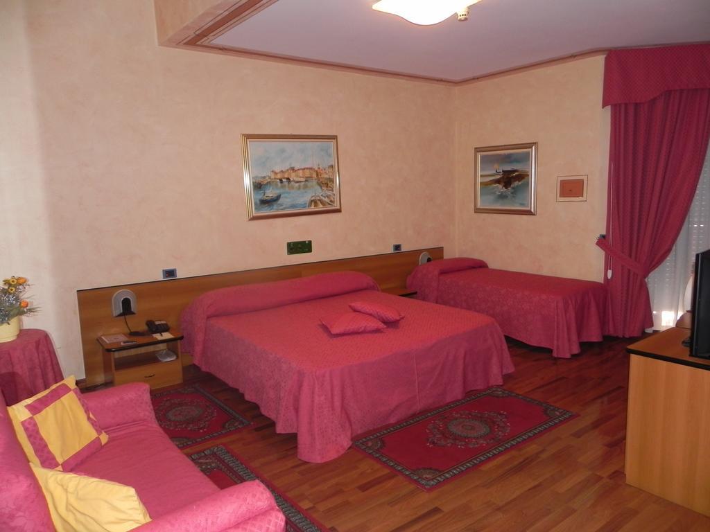 Hotel La Ruota Pianfei 部屋 写真