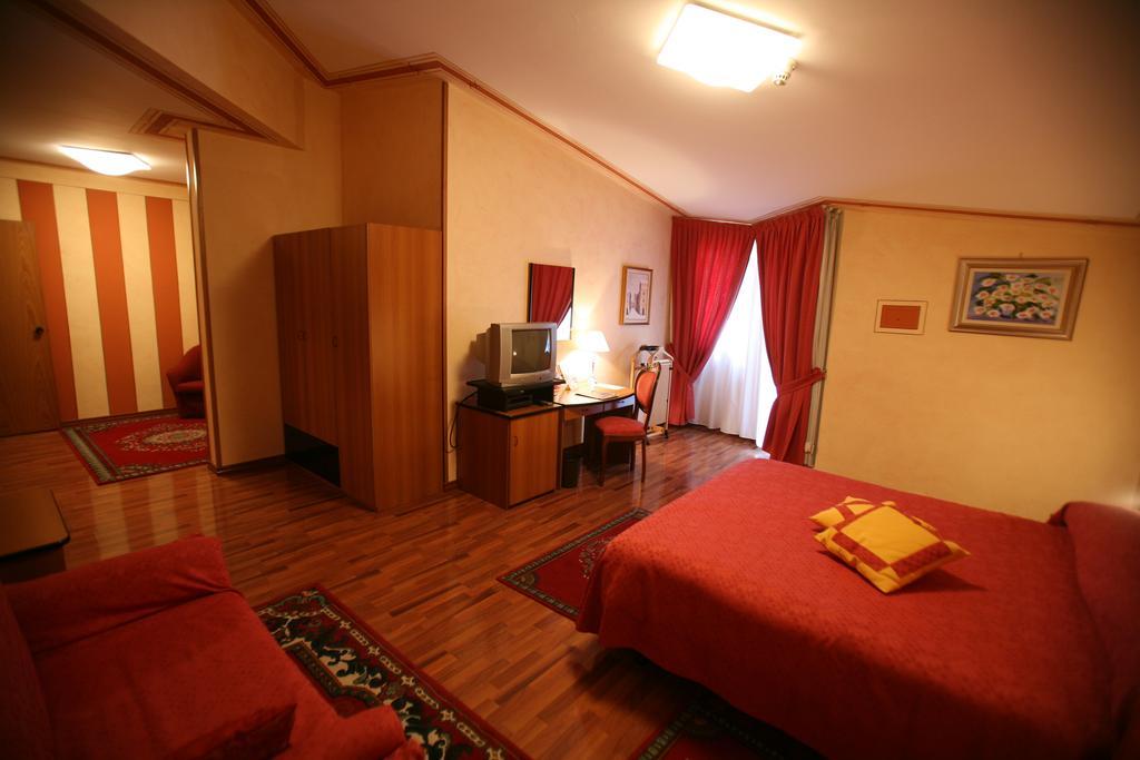 Hotel La Ruota Pianfei 部屋 写真