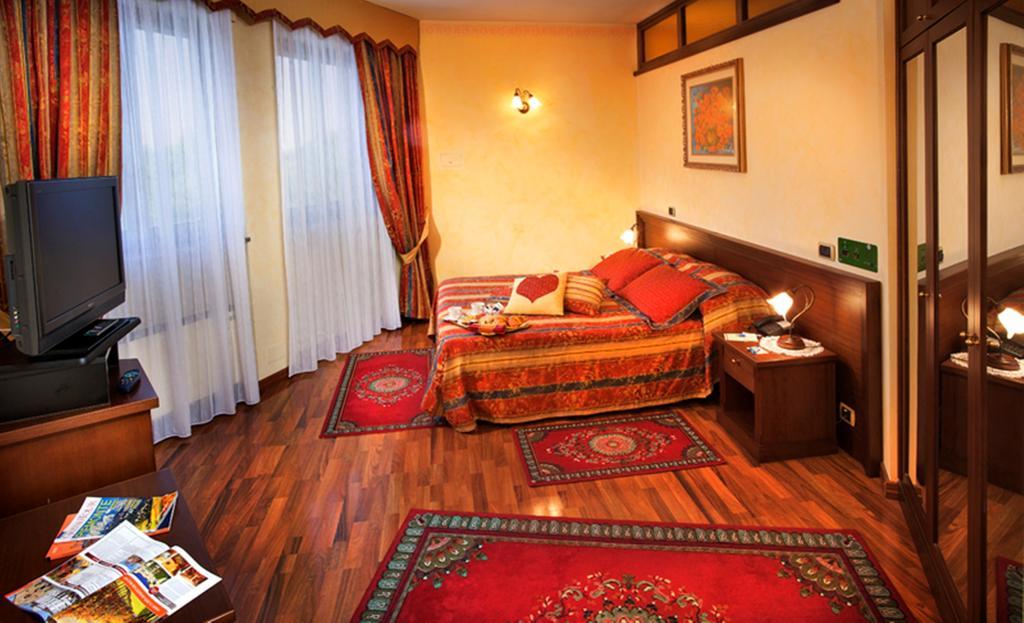 Hotel La Ruota Pianfei 部屋 写真