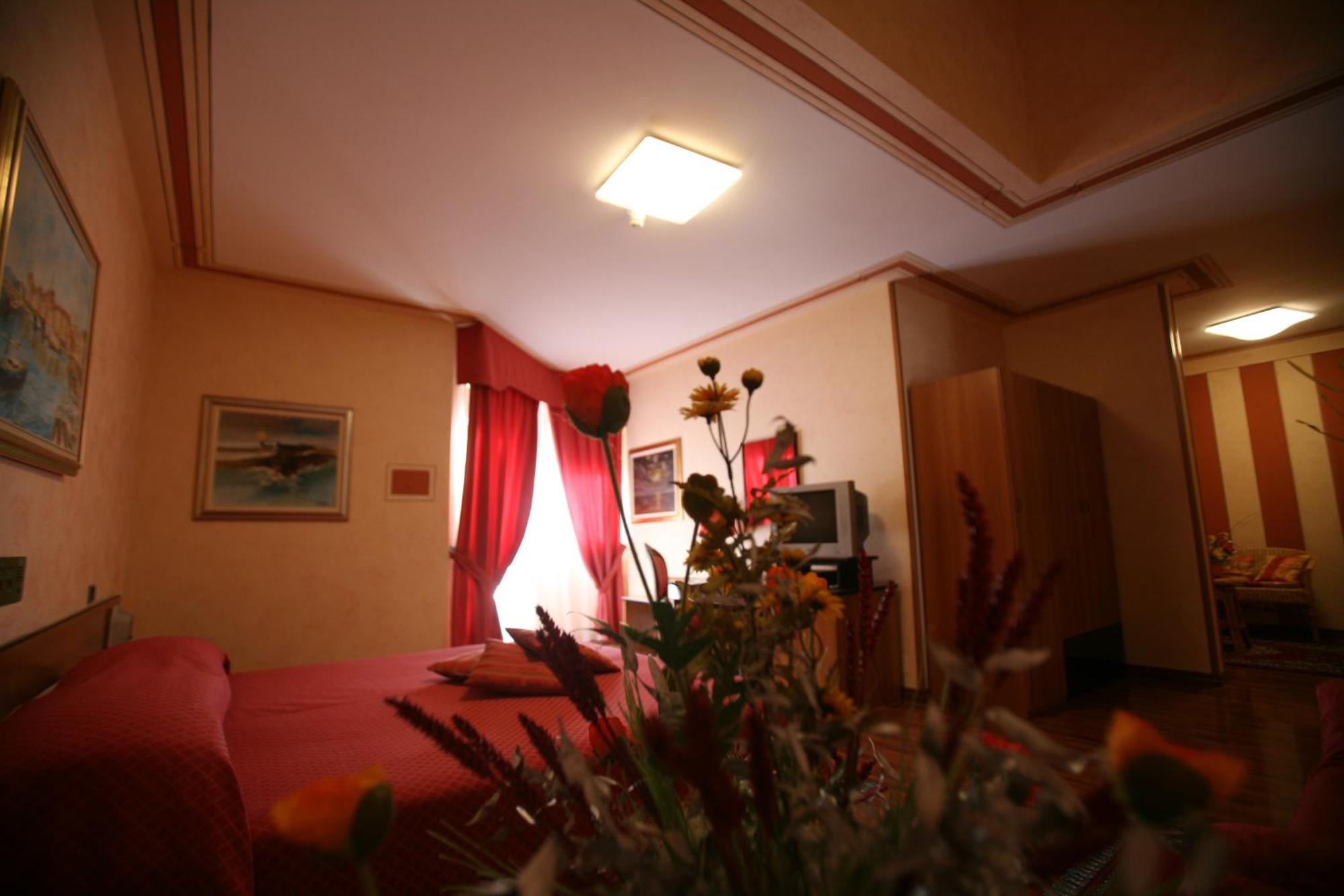 Hotel La Ruota Pianfei エクステリア 写真