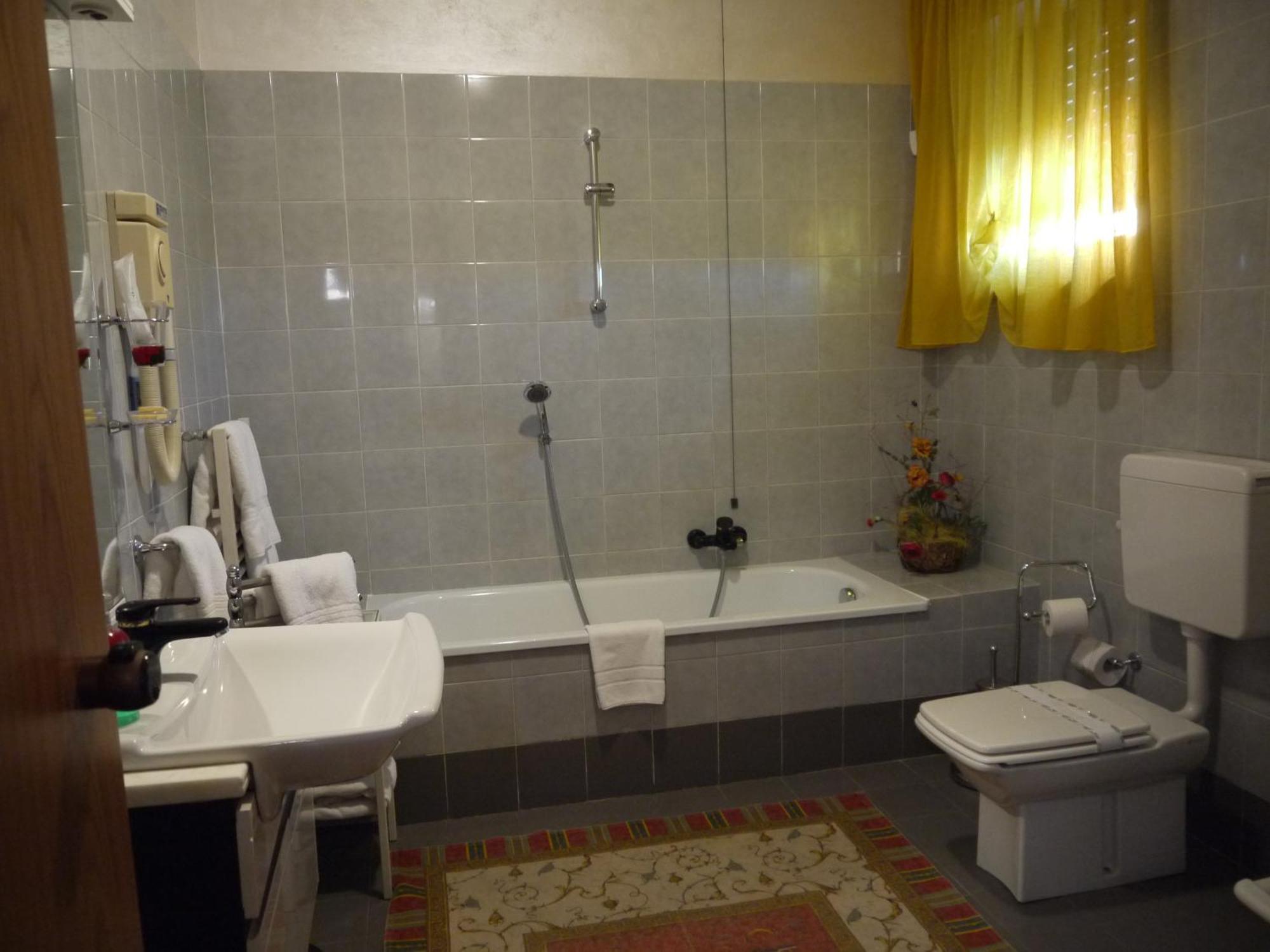 Hotel La Ruota Pianfei エクステリア 写真